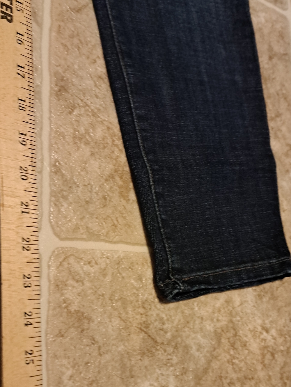 Kut from the Kloth Dark Indigo Cropped Stretch Jeans. Size 8. - Picture 8 of 12